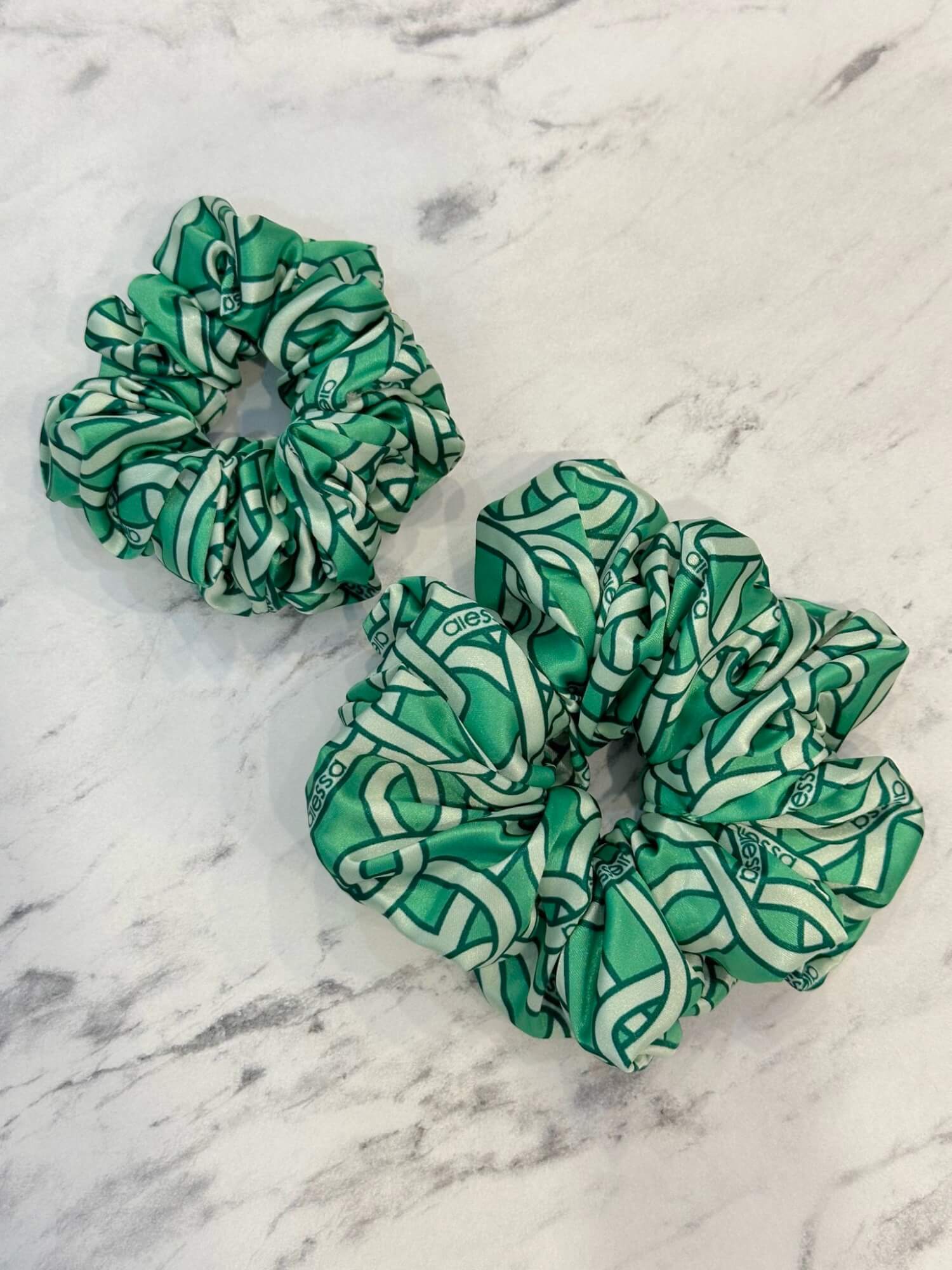 Over The Rainbow Scrunchie mic - Luxury Green - Imagine 5