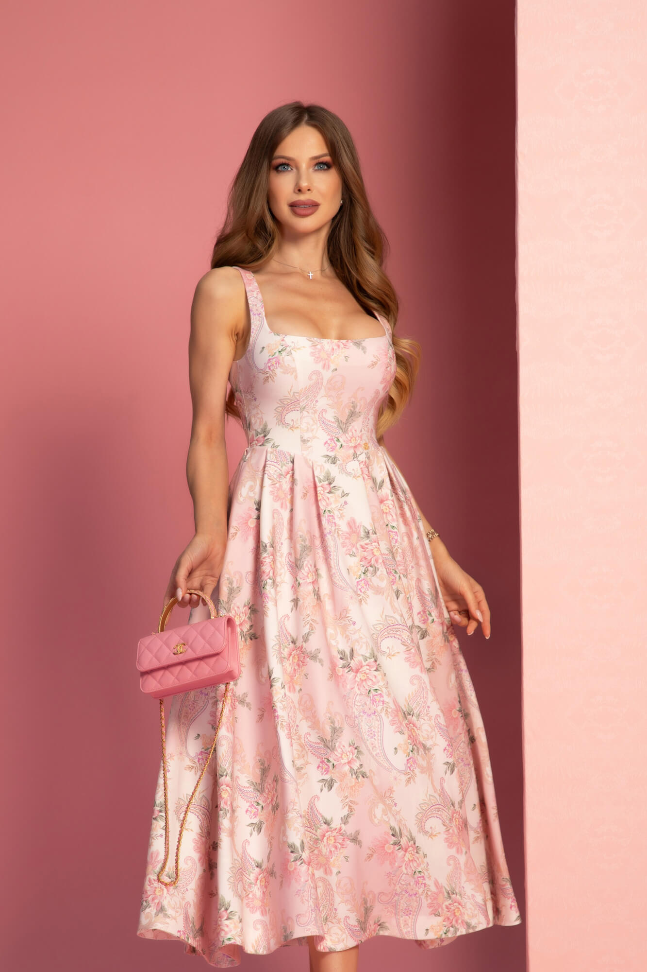 A Touch of Romance Midi Rochie - Pink - Imagine 14