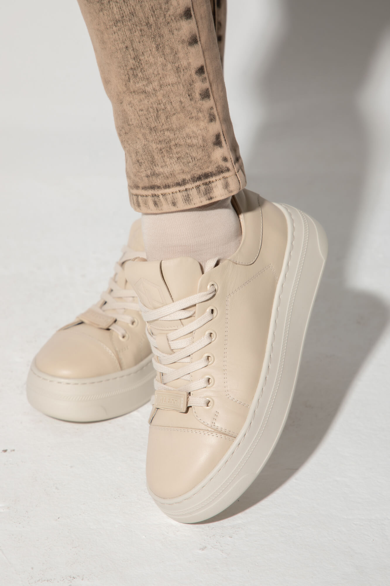 Everyday Luxe Sneakers - Soft beige - Imagine 6