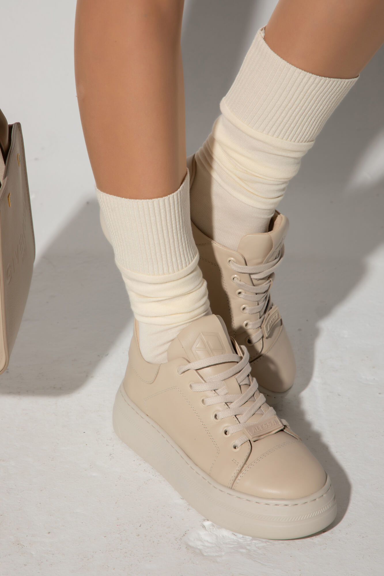 Everyday Luxe Sneakers - Soft beige - Imagine 8