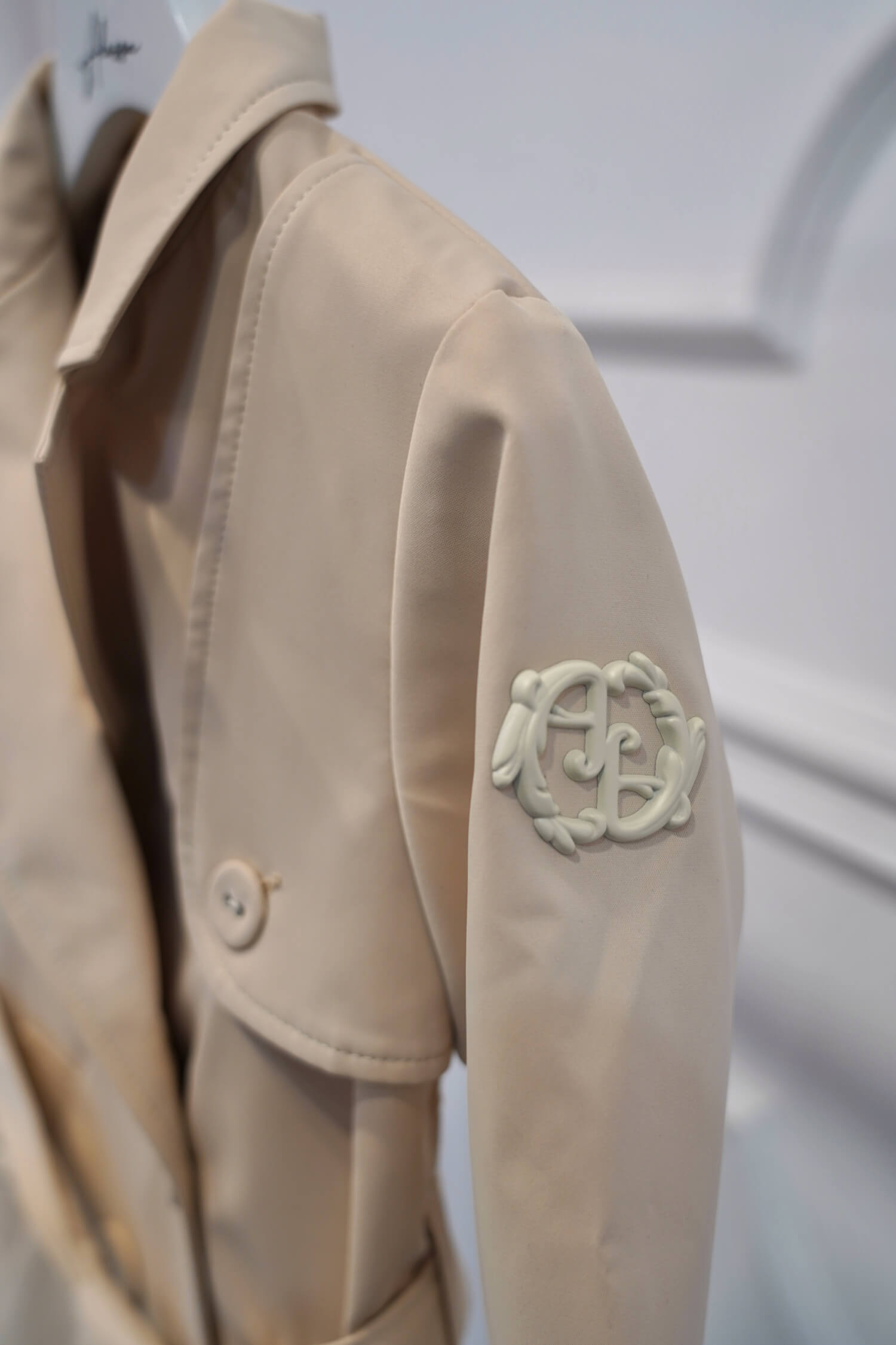 Celebrity Status Mini Trench - Soft Beige - Imagine 6