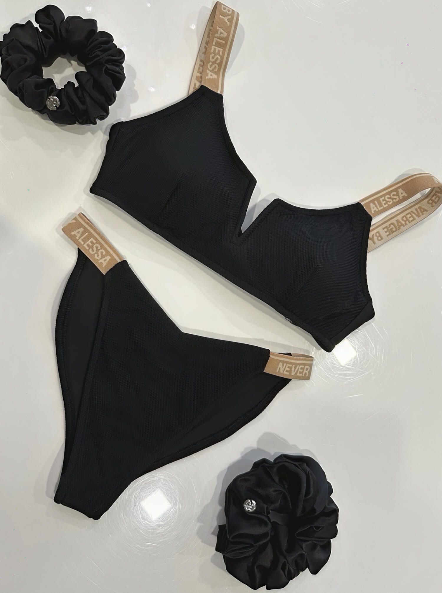 Palm Springs Chic Slip Bikini cu Talie Joasă - Black - Imagine 14