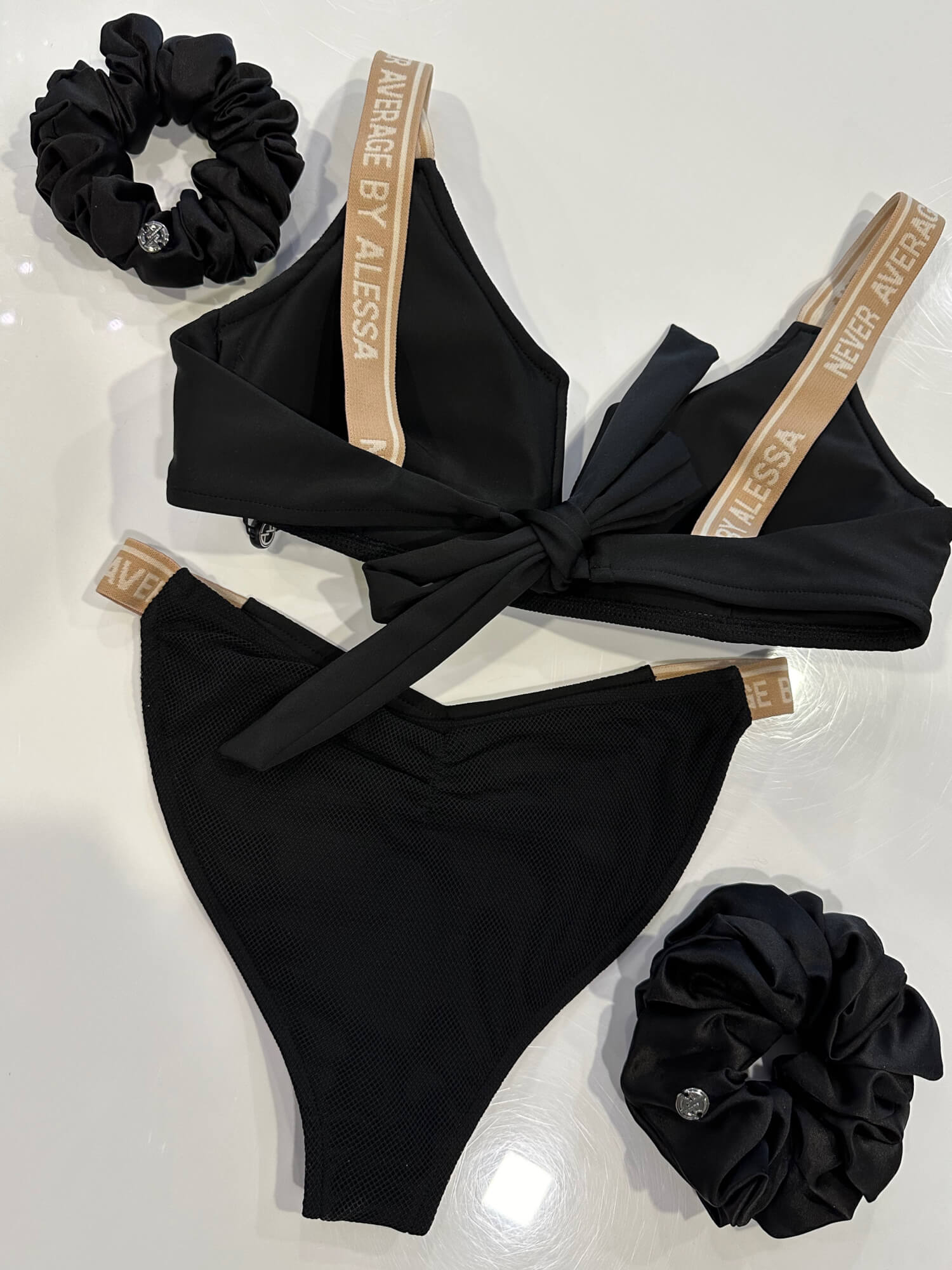 Palm Springs Chic Slip Bikini cu Talie Joasă - Black - Imagine 15