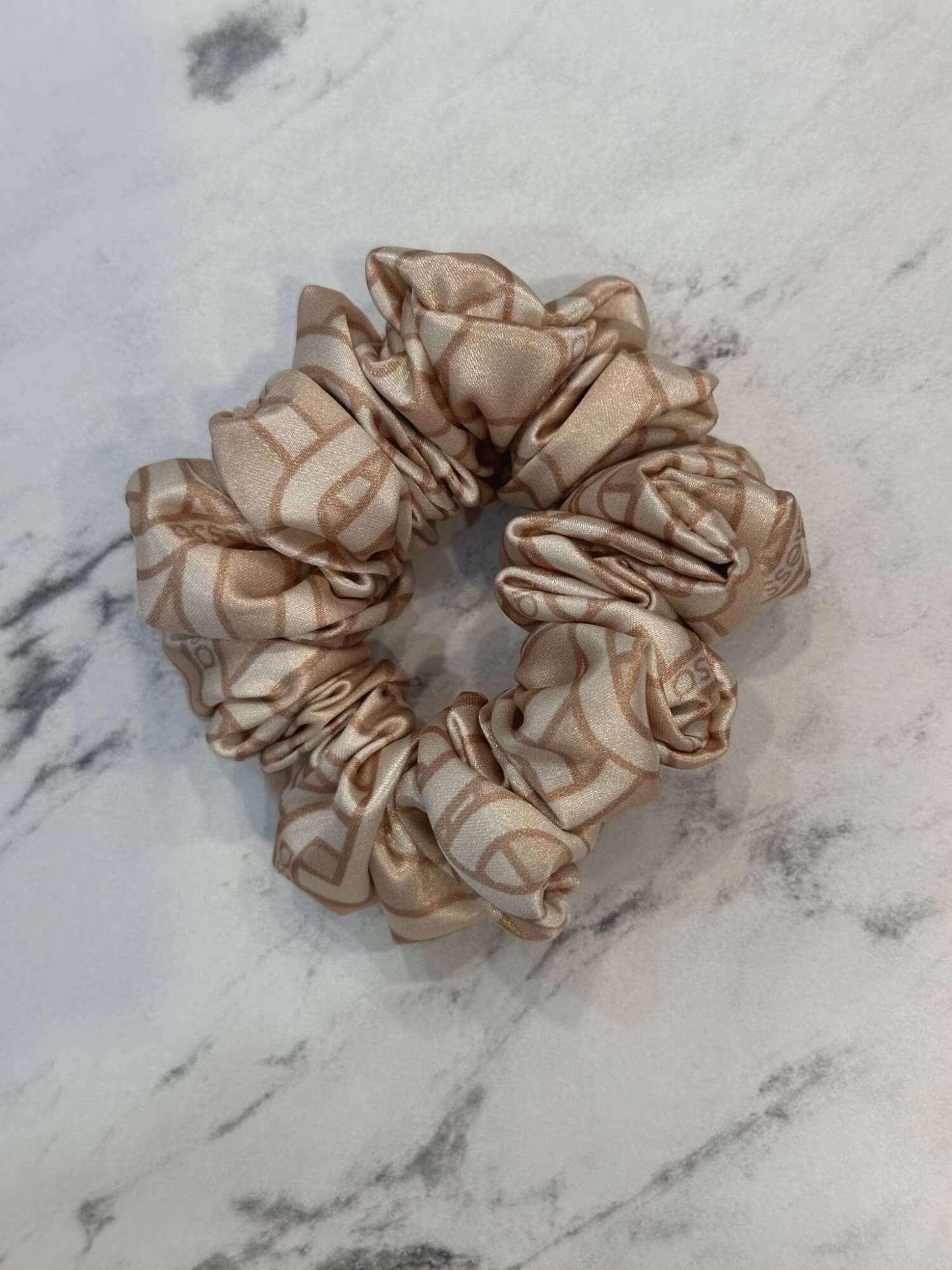 Over The Rainbow Scrunchie mic - Luxury Nude - Imagine 6