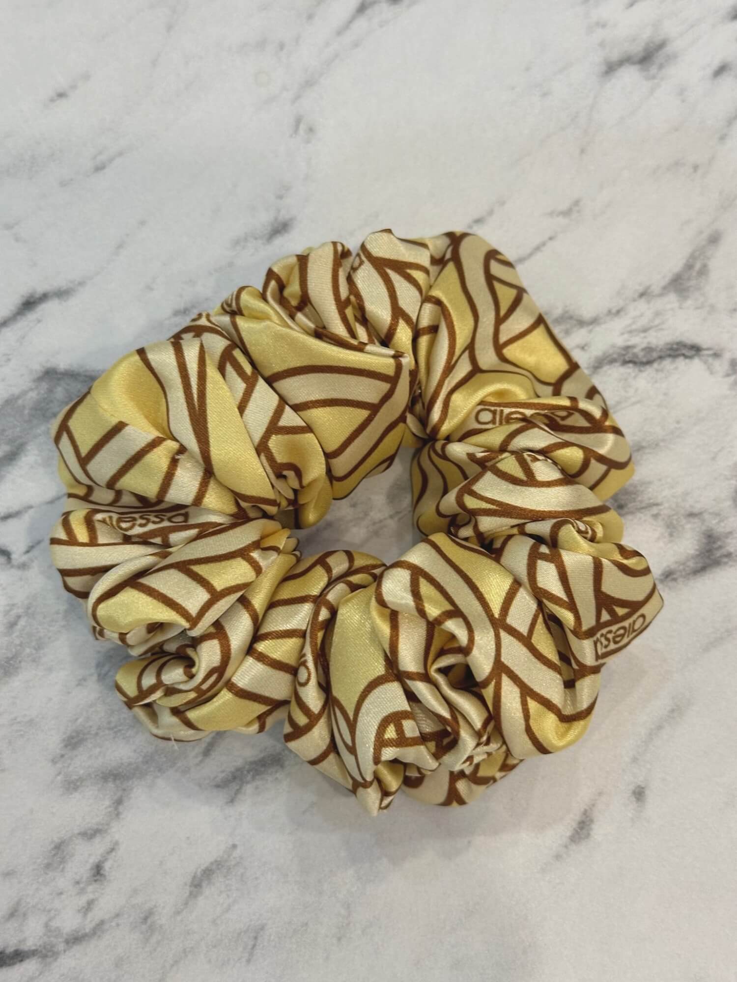 Over The Rainbow Scrunchie mic - Luxury Yellow - Imagine 8