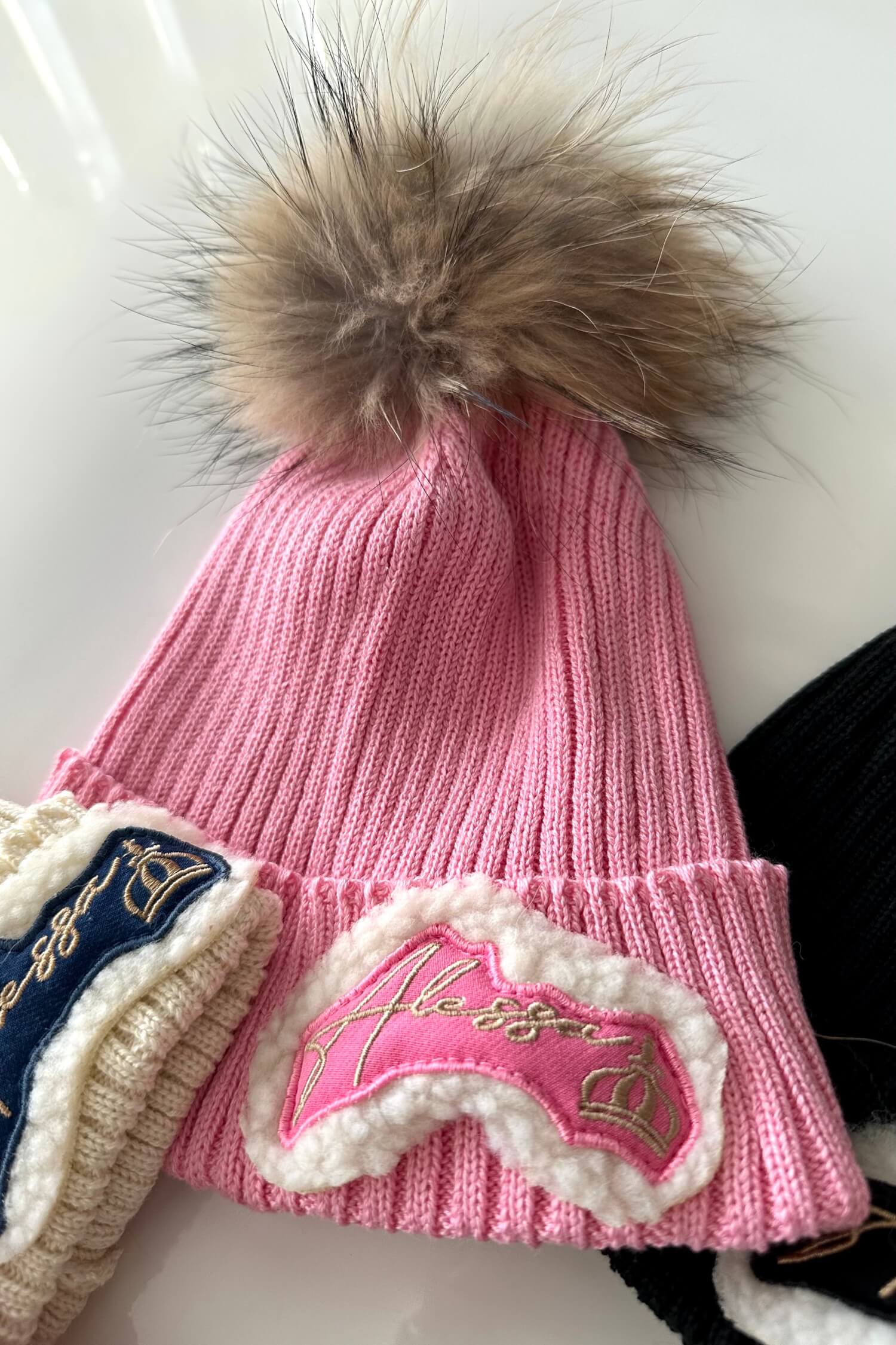 Cityscape Cozy Căciulă Tricotată Cu Puf Natural - Pink - Imagine 7