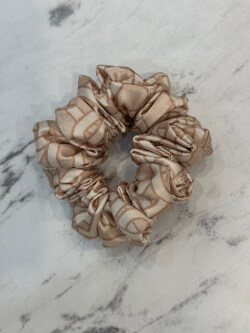 Over The Rainbow Scrunchie mic - Luxury Nude