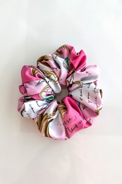 All I Want Is A Yacht Scrunchie mare - Pink print
