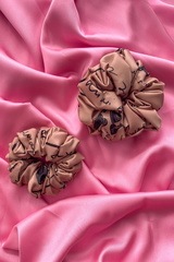Position To Win Scrunchie nude - mic - Imagine 3