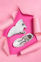Run The World Sneakers - Alb - Imagine 11
